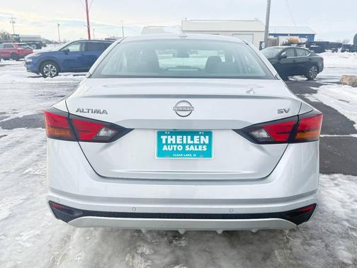 Brilliant Silver Metallic 2024 Nissan Altima 2.5 SV
