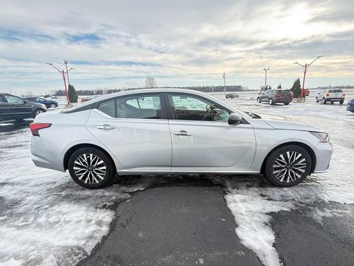 Brilliant Silver Metallic 2024 Nissan Altima 2.5 SV