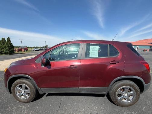 Maroon 2016 Chevrolet Trax LS