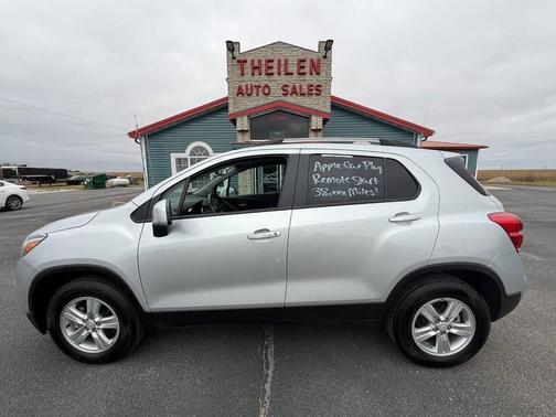 Silver Ice Metallic 2022 Chevrolet Trax LT