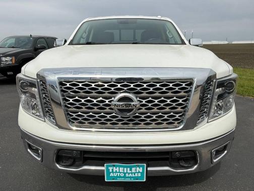 Pearl White 2018 Nissan Titan SL
