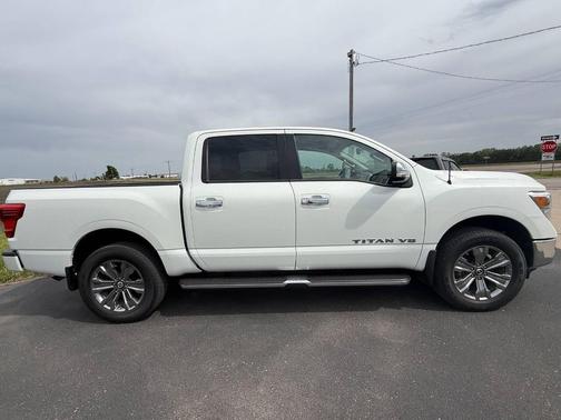 Pearl White 2018 Nissan Titan SL