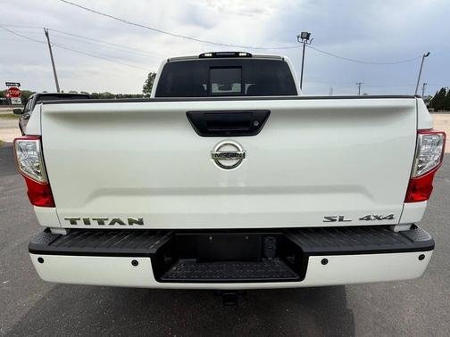 Pearl White 2018 Nissan Titan SL