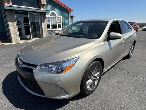 Creme Brulee Mica 2016 Toyota Camry LE