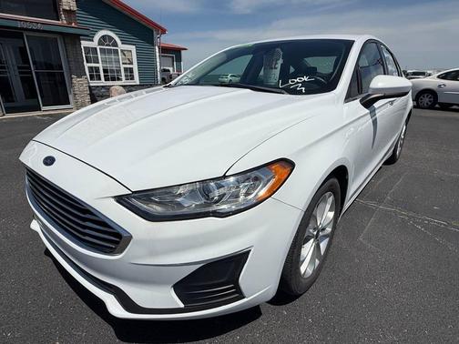White Platinum Metallic Tri-Coat 2020 Ford Fusion SE