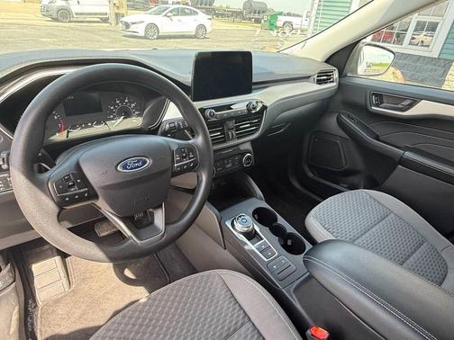 Oxford White 2022 Ford Escape SE