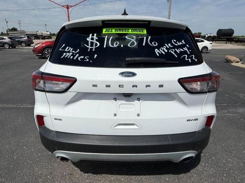 Oxford White 2022 Ford Escape SE