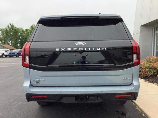 Glacier Gray Metallic 2026 Ford Expedition Max Active