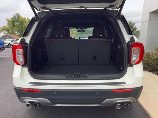 Star White 2022 Ford Explorer Platinum
