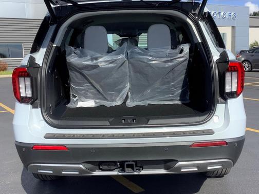 Space White Metallic 2026 Ford Explorer Active