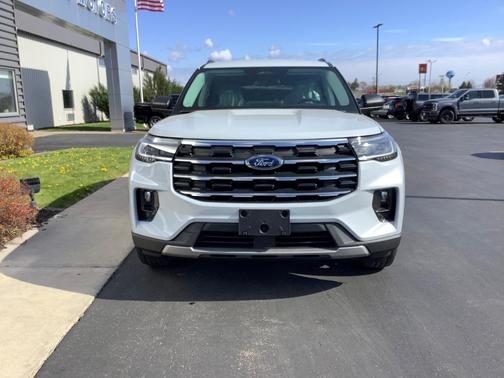 Space White Metallic 2026 Ford Explorer Active