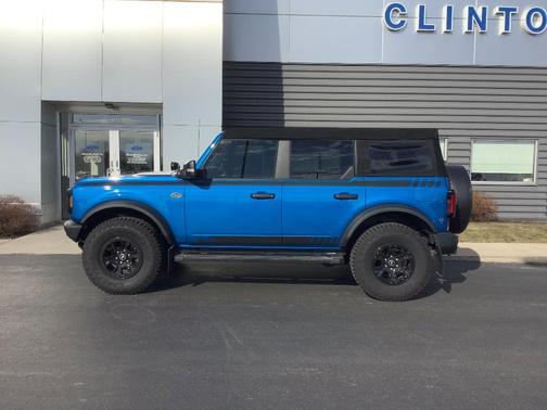 Velocity Blue 2024 Ford Bronco Wildtrak
