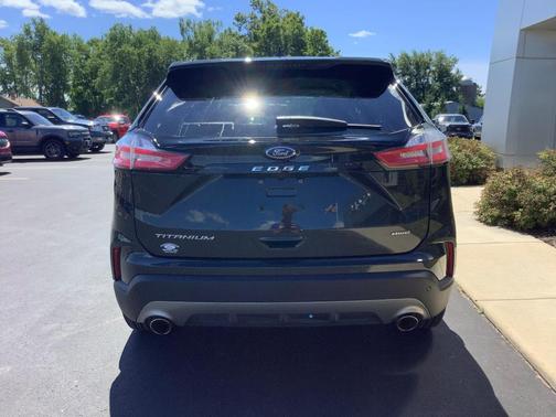Green 2024 Ford Edge Titanium