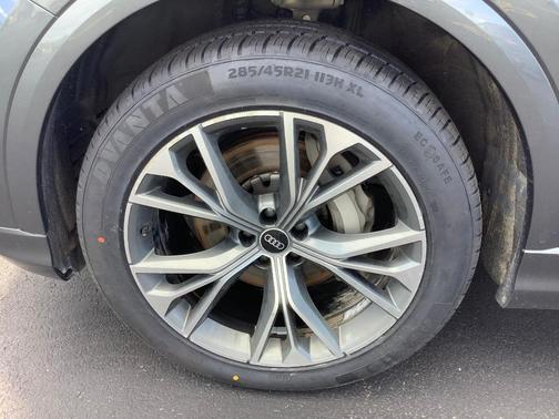Daytona Gray Pearl Effect 2021 Audi Q8 55 Premium Plus