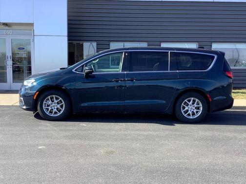 2023 Chrysler Pacifica Touring-L