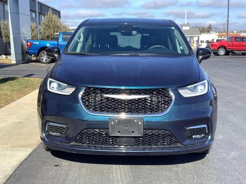 2023 Chrysler Pacifica Touring-L