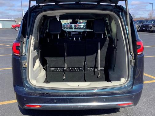 2023 Chrysler Pacifica Touring-L