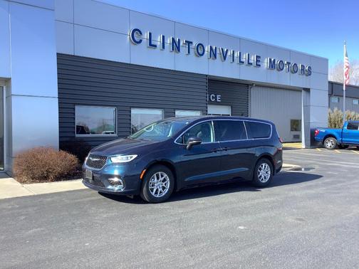 2023 Chrysler Pacifica Touring-L