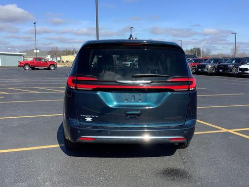 2023 Chrysler Pacifica Touring-L