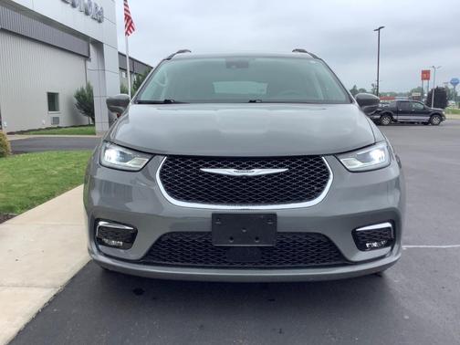 Carbonized Gray 2022 Chrysler Pacifica Touring-L