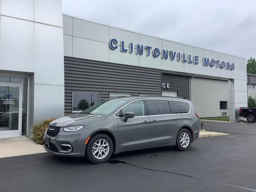 Carbonized Gray 2022 Chrysler Pacifica Touring-L