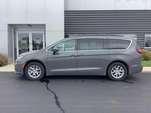 Carbonized Gray 2022 Chrysler Pacifica Touring-L