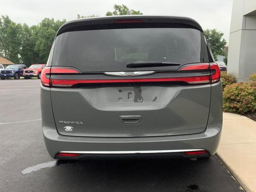 Carbonized Gray 2022 Chrysler Pacifica Touring-L