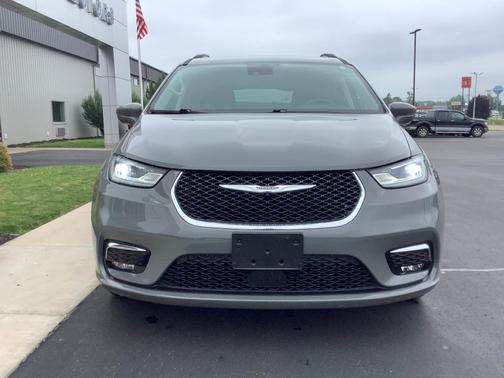 Carbonized Gray 2022 Chrysler Pacifica Touring-L