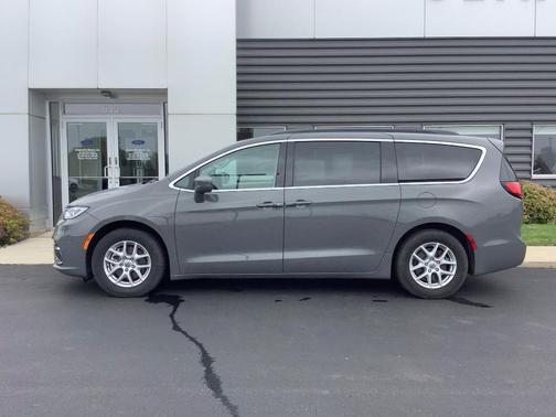 Carbonized Gray 2022 Chrysler Pacifica Touring-L