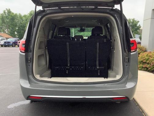 Carbonized Gray 2022 Chrysler Pacifica Touring-L