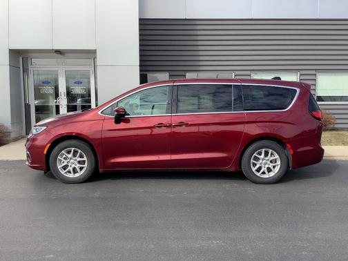 2023 Chrysler Pacifica Touring-L