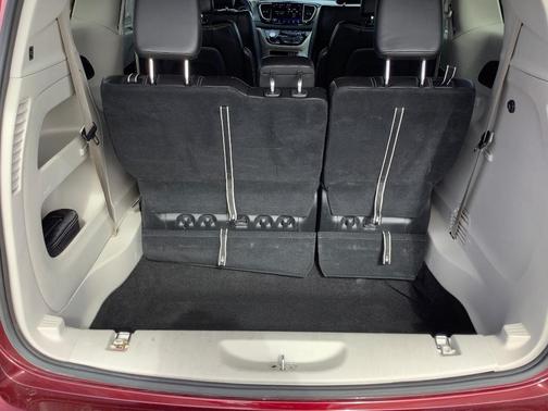 2023 Chrysler Pacifica Touring-L