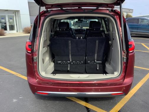 2023 Chrysler Pacifica Touring-L