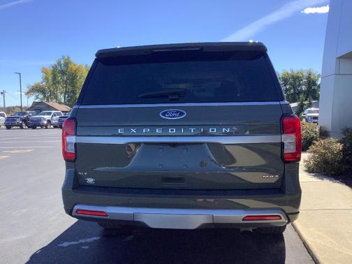 Green 2024 Ford Expedition Max XLT
