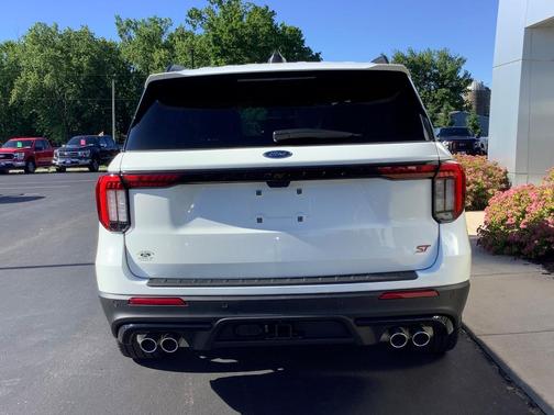 Star White 2026 Ford Explorer ST
