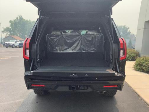 Agate Black Metallic 2027 Ford Expedition TREMOR&REG