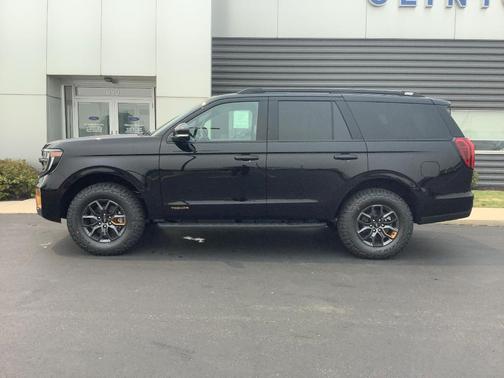 Agate Black Metallic 2027 Ford Expedition TREMOR®