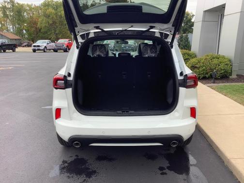 2026 Ford Escape ST-Line Elite