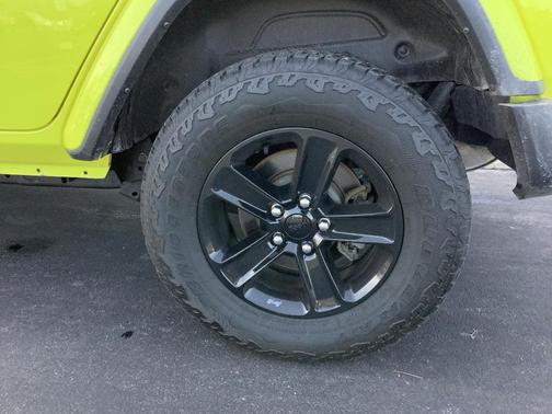 Grabber Yellow 2023 Jeep Wrangler Sahara