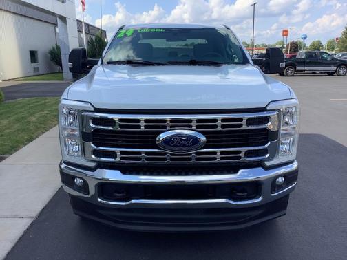Oxford White 2024 Ford F-250 XLT