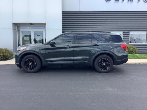 Green 2023 Ford Explorer XLT