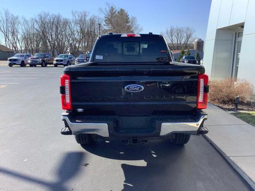 Agate Black Metallic 2026 Ford F-350 Super Duty