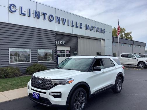 Star White 2024 Ford Explorer XLT