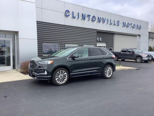 Green 2024 Ford Edge Titanium