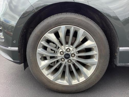 Green 2024 Ford Edge Titanium