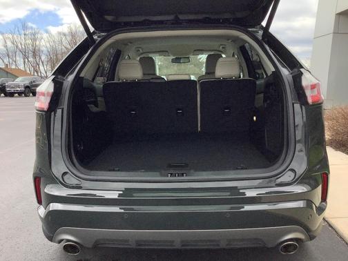 Green 2024 Ford Edge Titanium