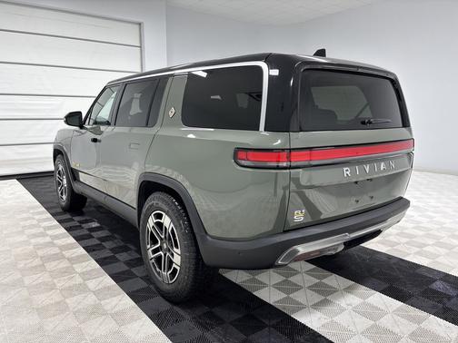 2022 Rivian R1S Launch Edition