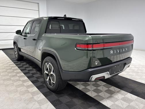 2024 Rivian R1T Adventure Package