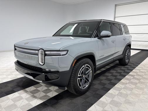 Limestone paint 2025 Rivian R1S Adventure trim