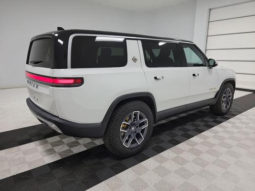 2024 Rivian R1S Adventure Quad Motor Large Pack